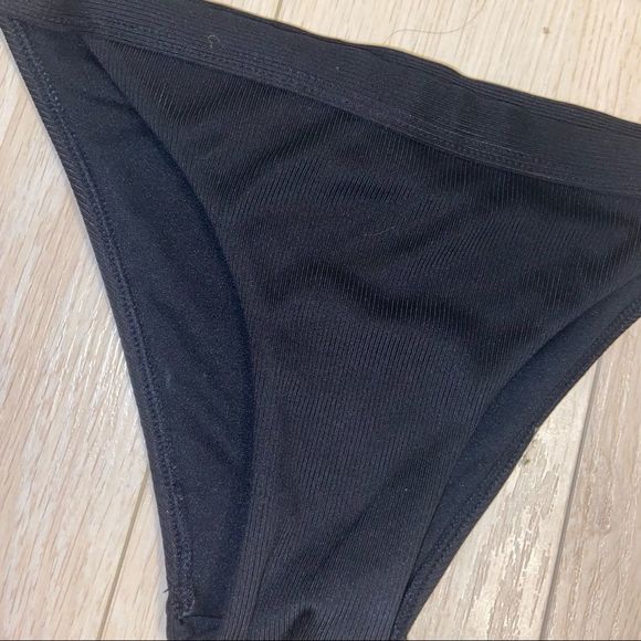 Ribbed Black Bikini - Picture 4 of 5